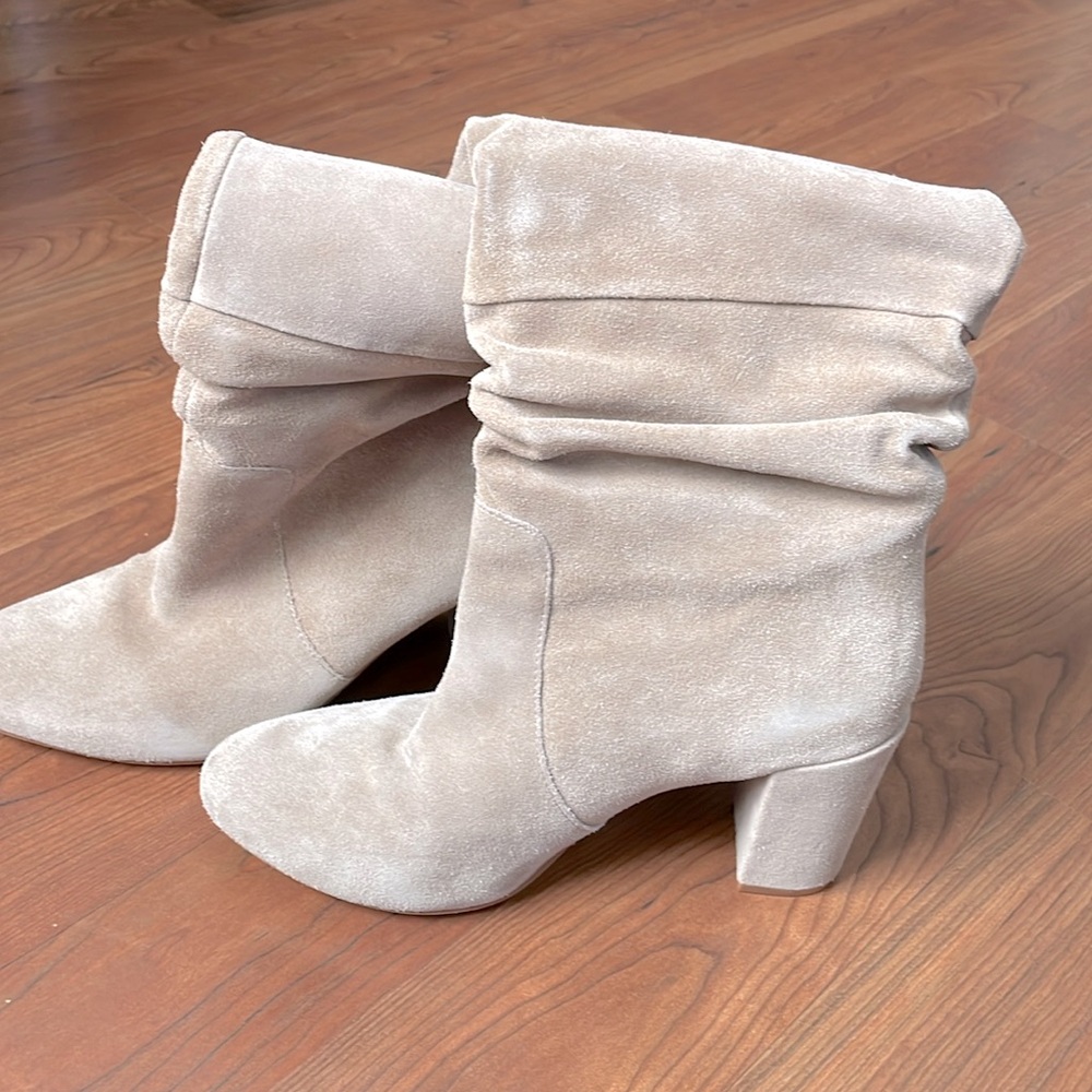 Sagan 8.5 beige 2 inch high boots